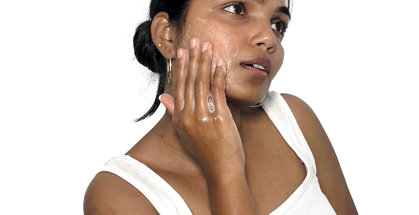 {"type":"root","children":[{"type":"paragraph","children":[{"type":"text","value":"A moisturizer that is soft on skin,\n"},{"type":"text","value":"strong on protection.","bold":true,"italic":true}]}]}